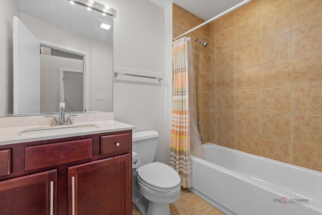 1151 W 14th Place 332, Chicago, IL 60608