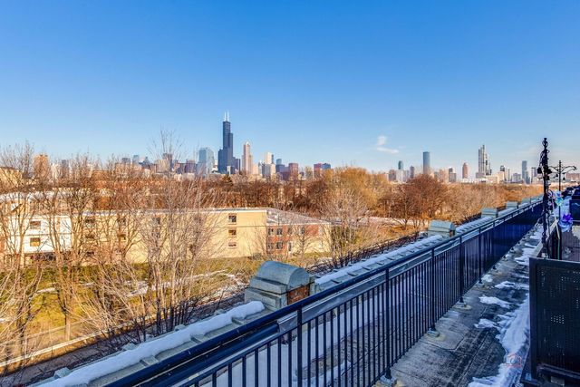 1151 W 14th Place 332, Chicago, IL 60608