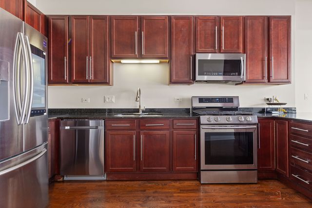 1151 W 14th Place 332, Chicago, IL 60608