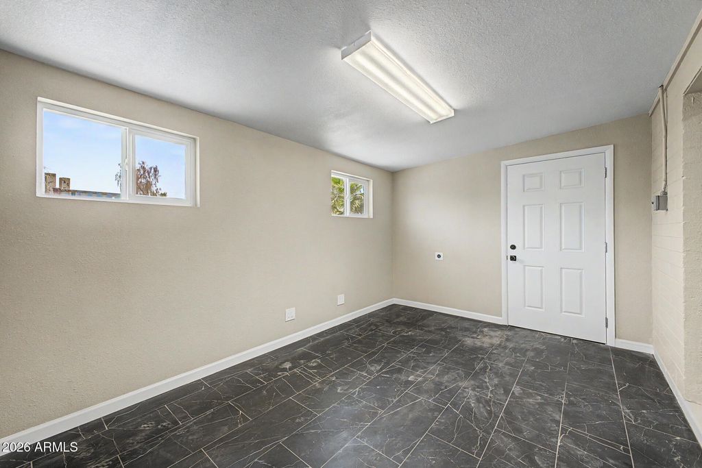 Image 12 of property listing at 1645 W THUNDERBIRD Road, Phoenix, AZ 85023