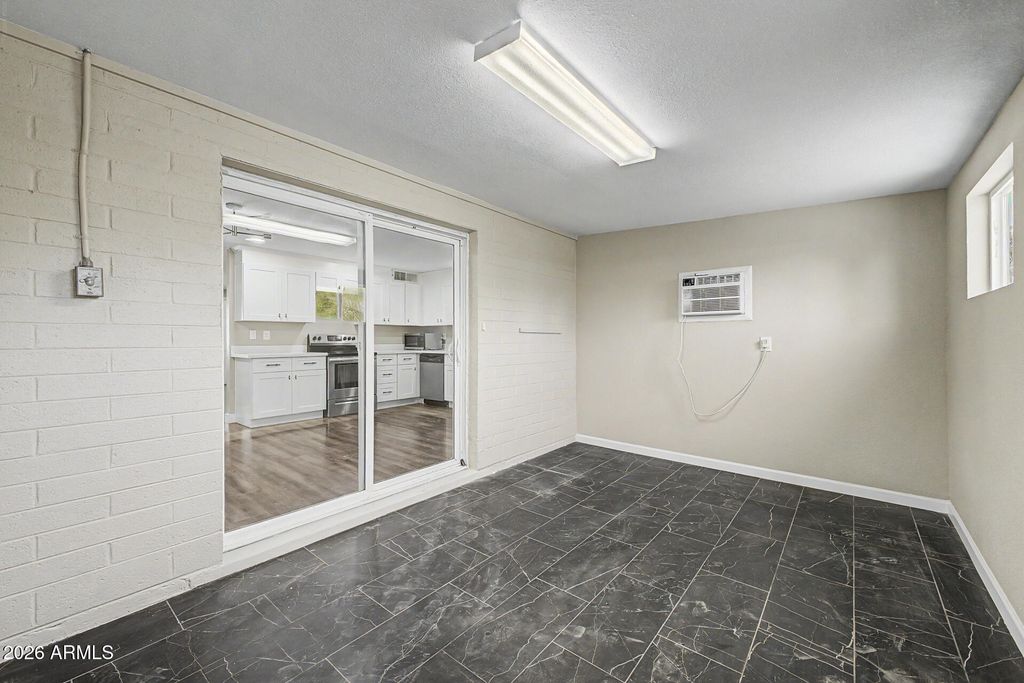 Image 14 of property listing at 1645 W THUNDERBIRD Road, Phoenix, AZ 85023