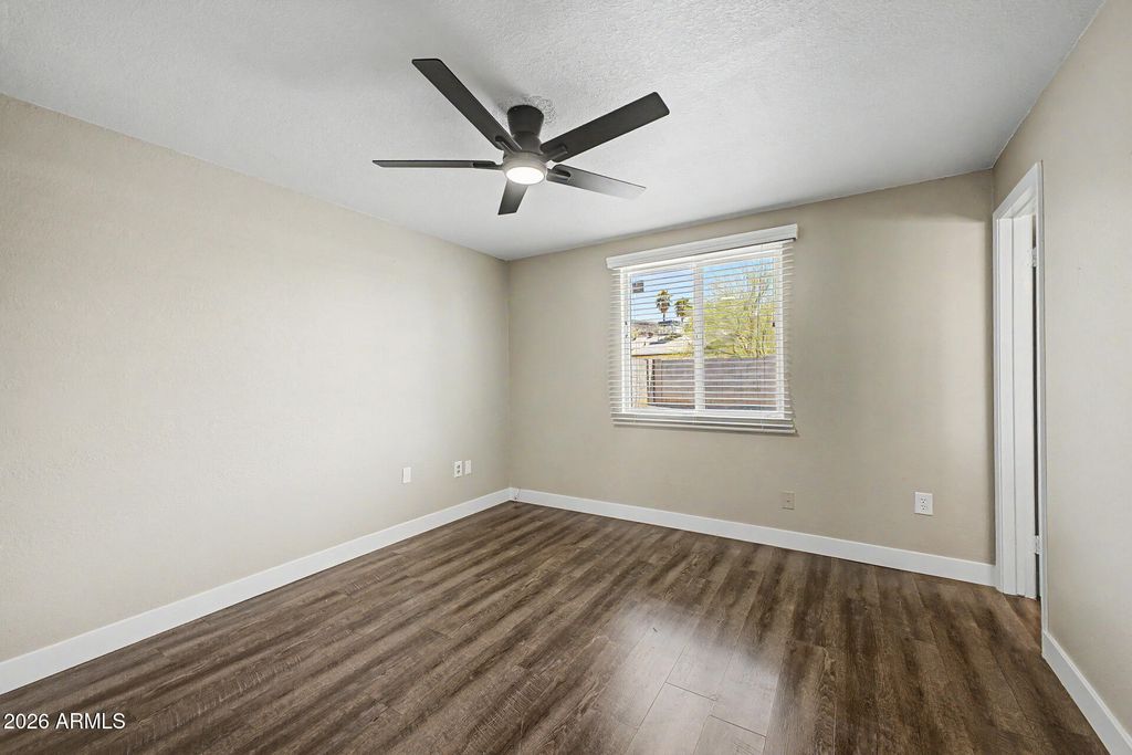 Image 18 of property listing at 1645 W THUNDERBIRD Road, Phoenix, AZ 85023
