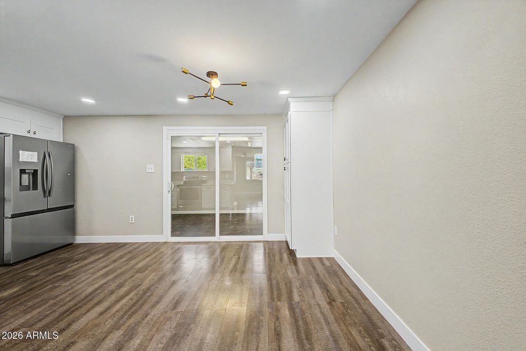 Image 2 of property listing at 1645 W THUNDERBIRD Road, Phoenix, AZ 85023
