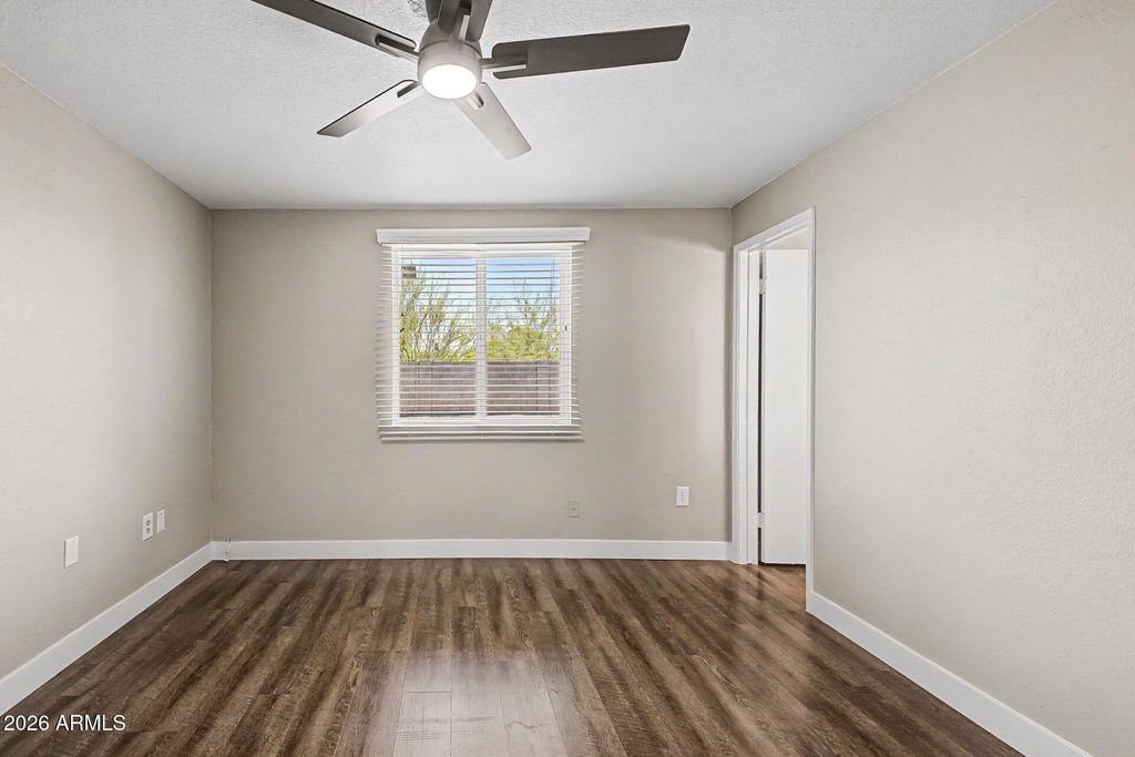 Image 20 of property listing at 1645 W THUNDERBIRD Road, Phoenix, AZ 85023