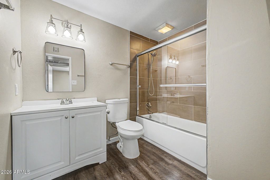 Image 21 of property listing at 1645 W THUNDERBIRD Road, Phoenix, AZ 85023