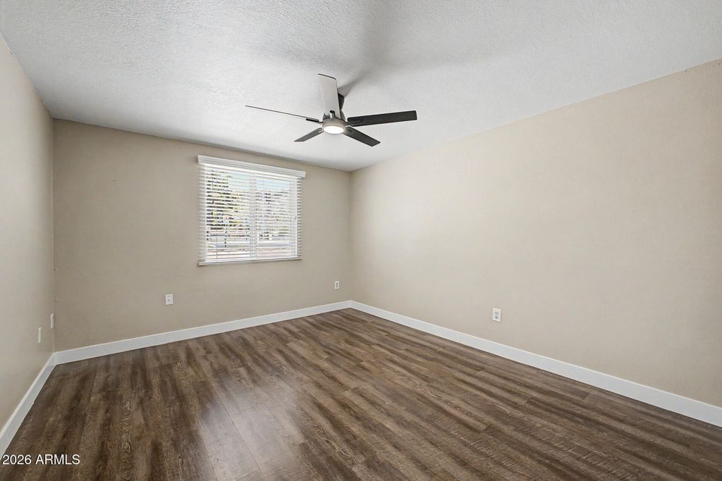 Image 22 of property listing at 1645 W THUNDERBIRD Road, Phoenix, AZ 85023