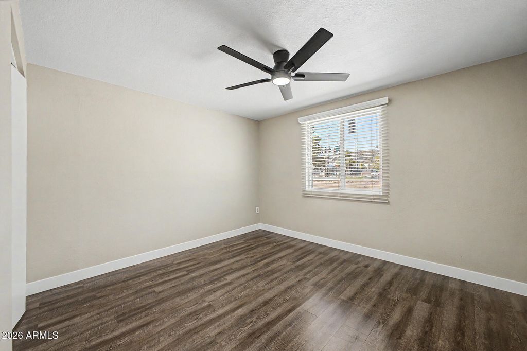 Image 24 of property listing at 1645 W THUNDERBIRD Road, Phoenix, AZ 85023