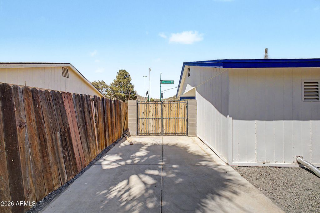 Image 29 of property listing at 1645 W THUNDERBIRD Road, Phoenix, AZ 85023