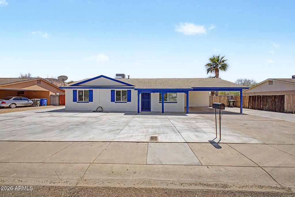 Image 3 of property listing at 1645 W THUNDERBIRD Road, Phoenix, AZ 85023