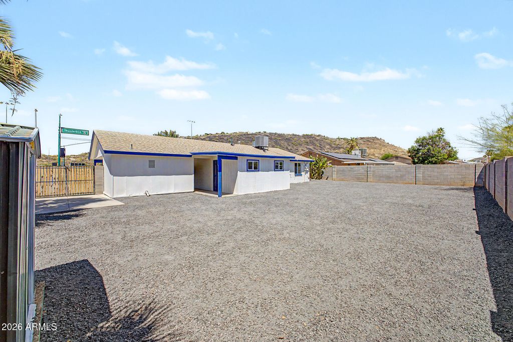 Image 30 of property listing at 1645 W THUNDERBIRD Road, Phoenix, AZ 85023
