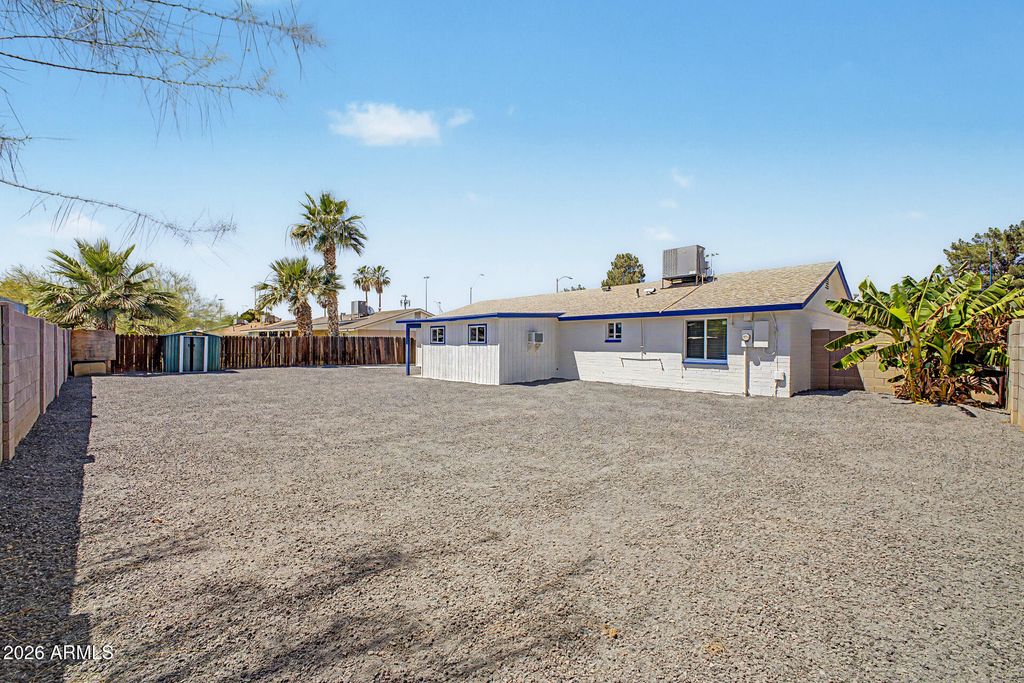 Image 32 of property listing at 1645 W THUNDERBIRD Road, Phoenix, AZ 85023