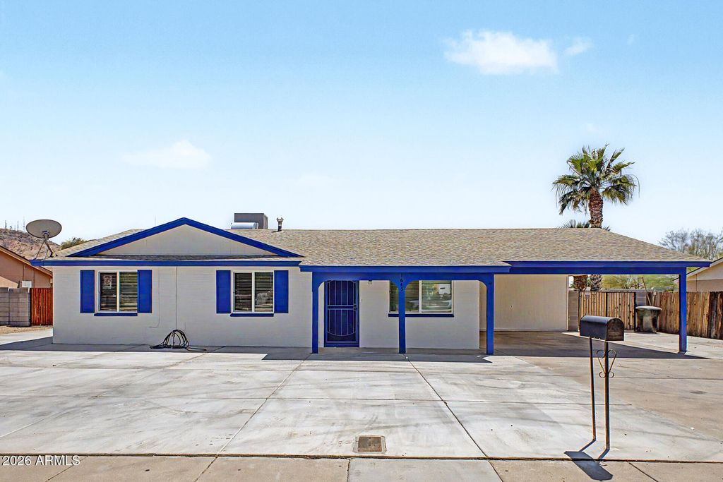 Image 4 of property listing at 1645 W THUNDERBIRD Road, Phoenix, AZ 85023