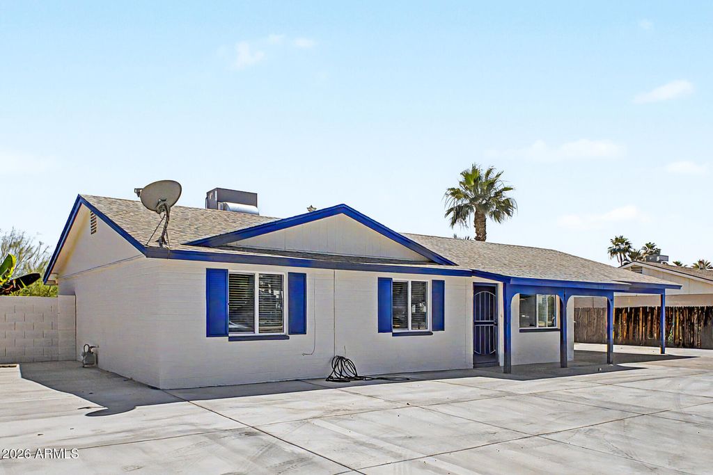 Image 8 of property listing at 1645 W THUNDERBIRD Road, Phoenix, AZ 85023