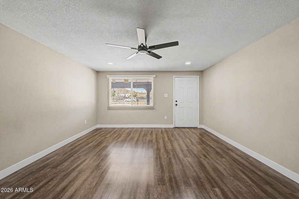 Image 9 of property listing at 1645 W THUNDERBIRD Road, Phoenix, AZ 85023