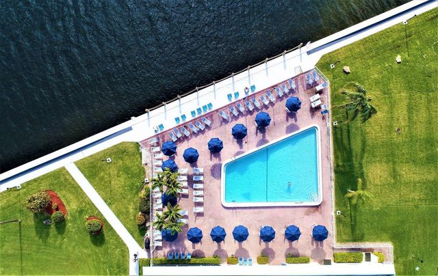 33 Colonial Club Drive 204, Boynton Beach, FL 33435