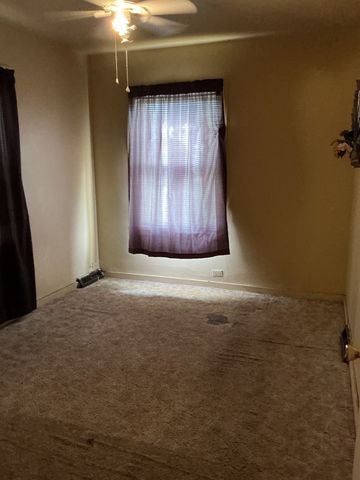 9230 S Saginaw Avenue, Chicago, IL 60617