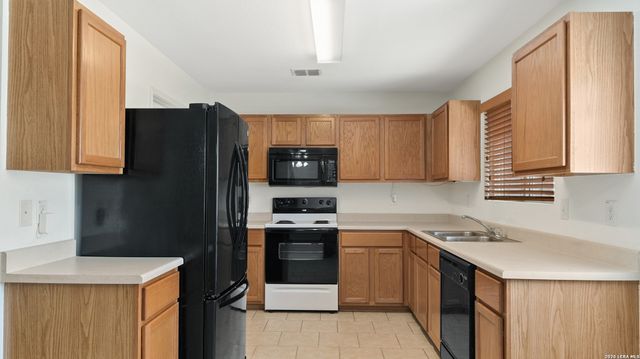 16246 Galloping Oak Knl, Selma, TX 78154