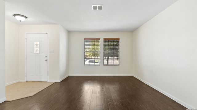 16246 Galloping Oak Knl, Selma, TX 78154