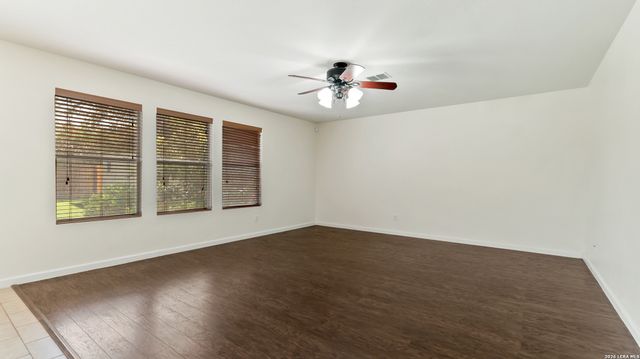 16246 Galloping Oak Knl, Selma, TX 78154