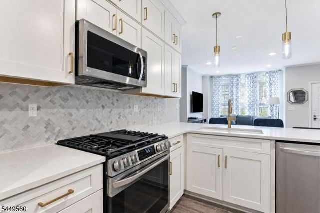 78 Leahy Dr, Wood-ridge Boro, NJ 07075