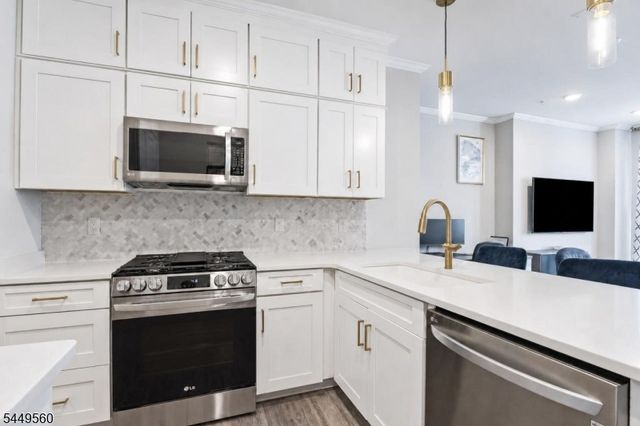78 Leahy Dr, Wood-ridge Boro, NJ 07075