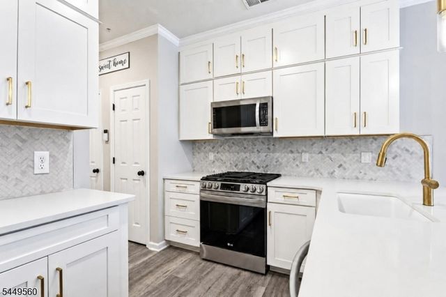 78 Leahy Dr, Wood-ridge Boro, NJ 07075