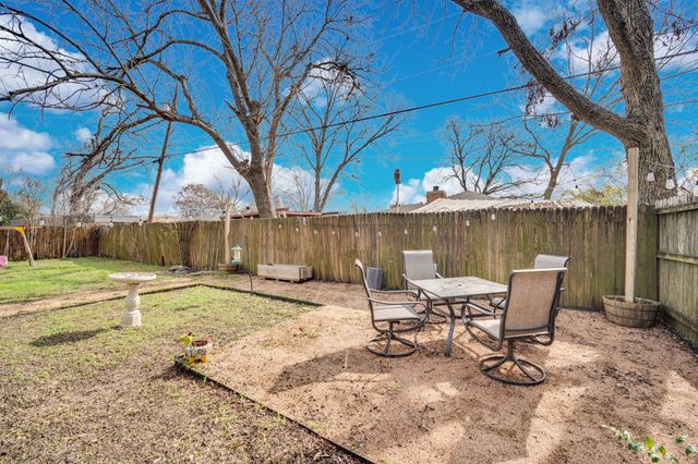 202 Morene Avenue, Waxahachie, TX 75165