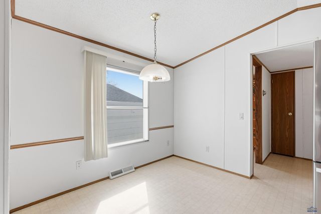 713 SHARLOW DR, Rapid City, SD 57701