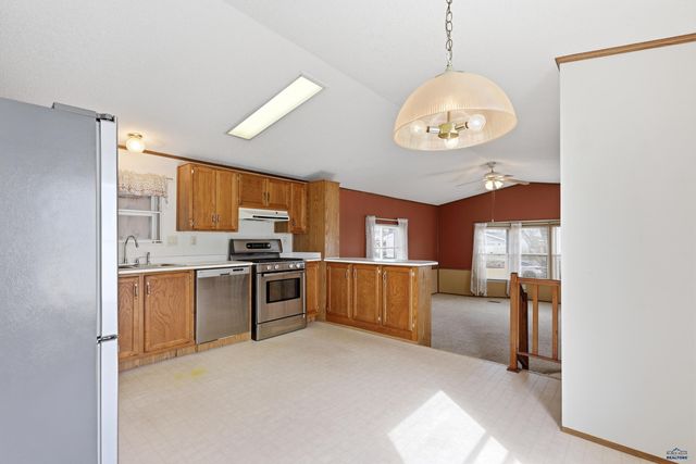 713 SHARLOW DR, Rapid City, SD 57701
