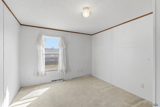 713 SHARLOW DR, Rapid City, SD 57701