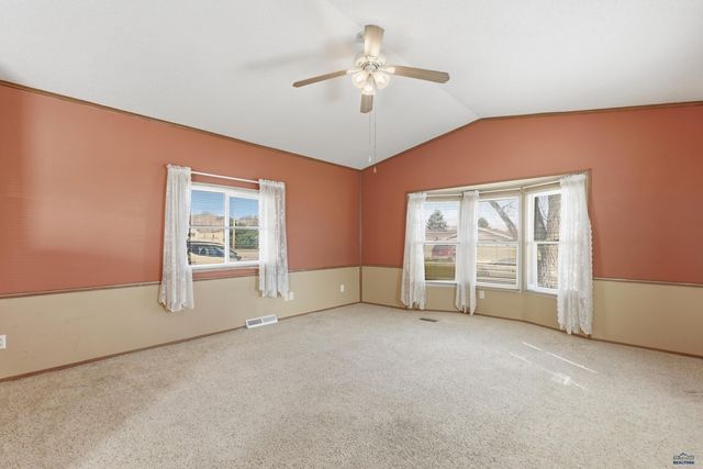 713 SHARLOW DR, Rapid City, SD 57701