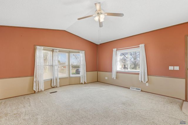713 SHARLOW DR, Rapid City, SD 57701