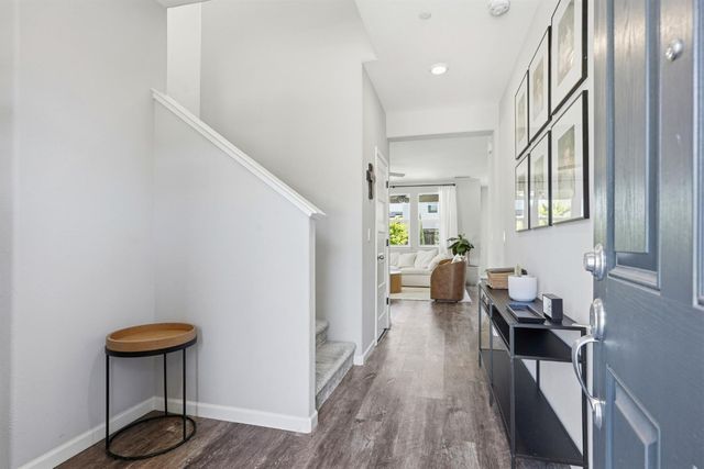 5362 Seal Beach Way, Sacramento, CA 95835