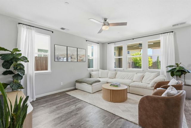 5362 Seal Beach Way, Sacramento, CA 95835