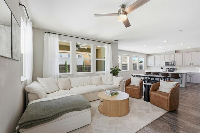 5362 Seal Beach Way, Sacramento, CA 95835