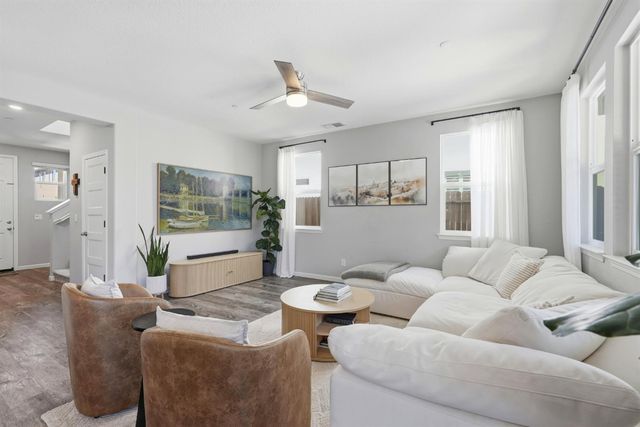 5362 Seal Beach Way, Sacramento, CA 95835