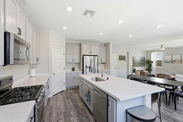 5362 Seal Beach Way, Sacramento, CA 95835