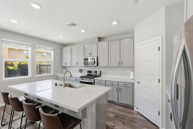 5362 Seal Beach Way, Sacramento, CA 95835