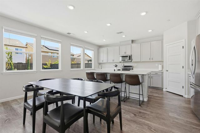 5362 Seal Beach Way, Sacramento, CA 95835