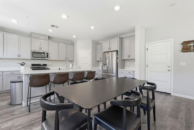 5362 Seal Beach Way, Sacramento, CA 95835