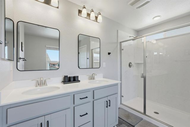 5362 Seal Beach Way, Sacramento, CA 95835