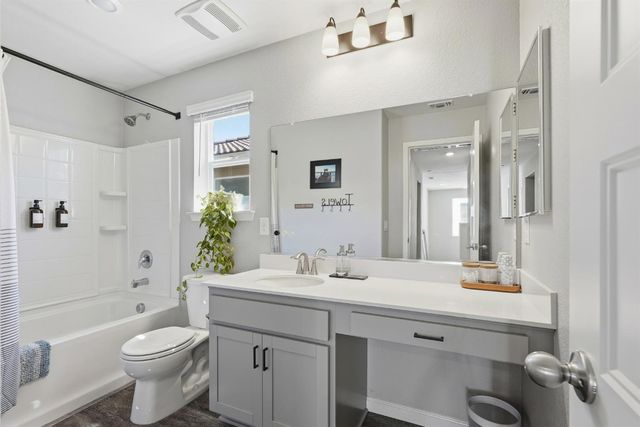 5362 Seal Beach Way, Sacramento, CA 95835