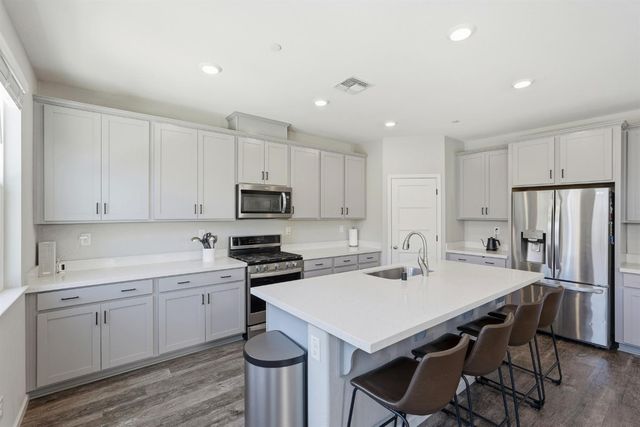 5362 Seal Beach Way, Sacramento, CA 95835