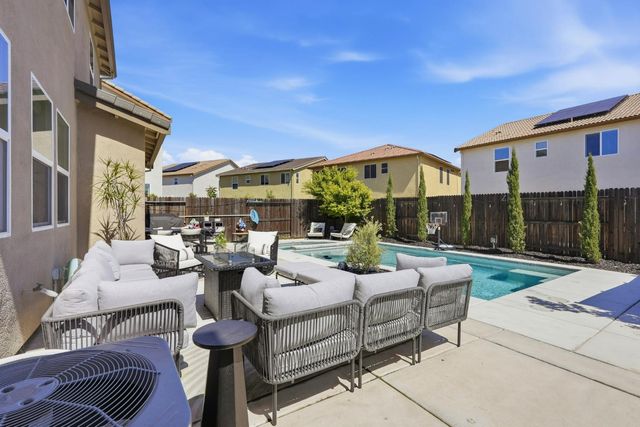 5362 Seal Beach Way, Sacramento, CA 95835