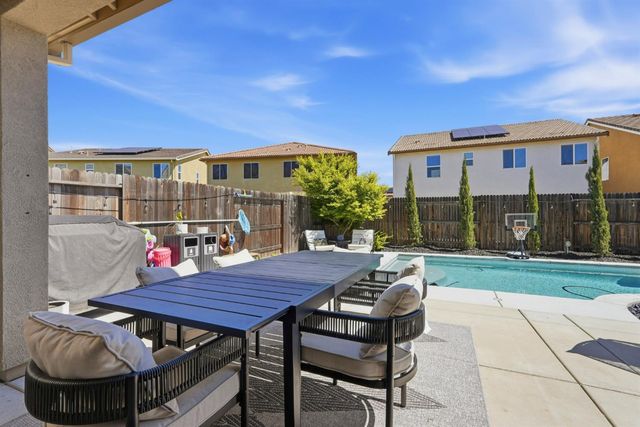 5362 Seal Beach Way, Sacramento, CA 95835