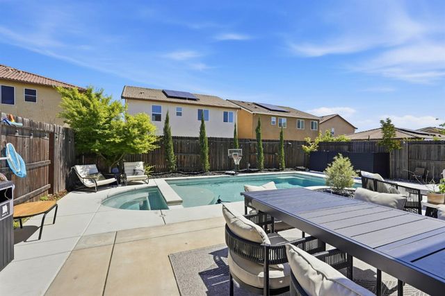 5362 Seal Beach Way, Sacramento, CA 95835