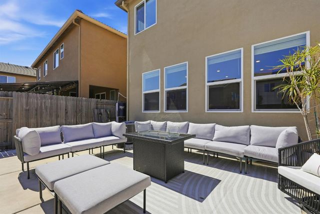 5362 Seal Beach Way, Sacramento, CA 95835