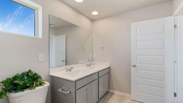1432 Calle Breve Street NW, Los Lunas, NM 87031