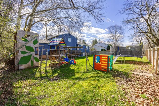 21 Hartwood Drive, Henrietta, NY 14623