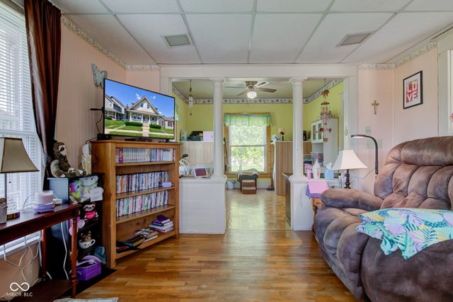 238 S 5th Avenue, Beech Grove, IN 46107